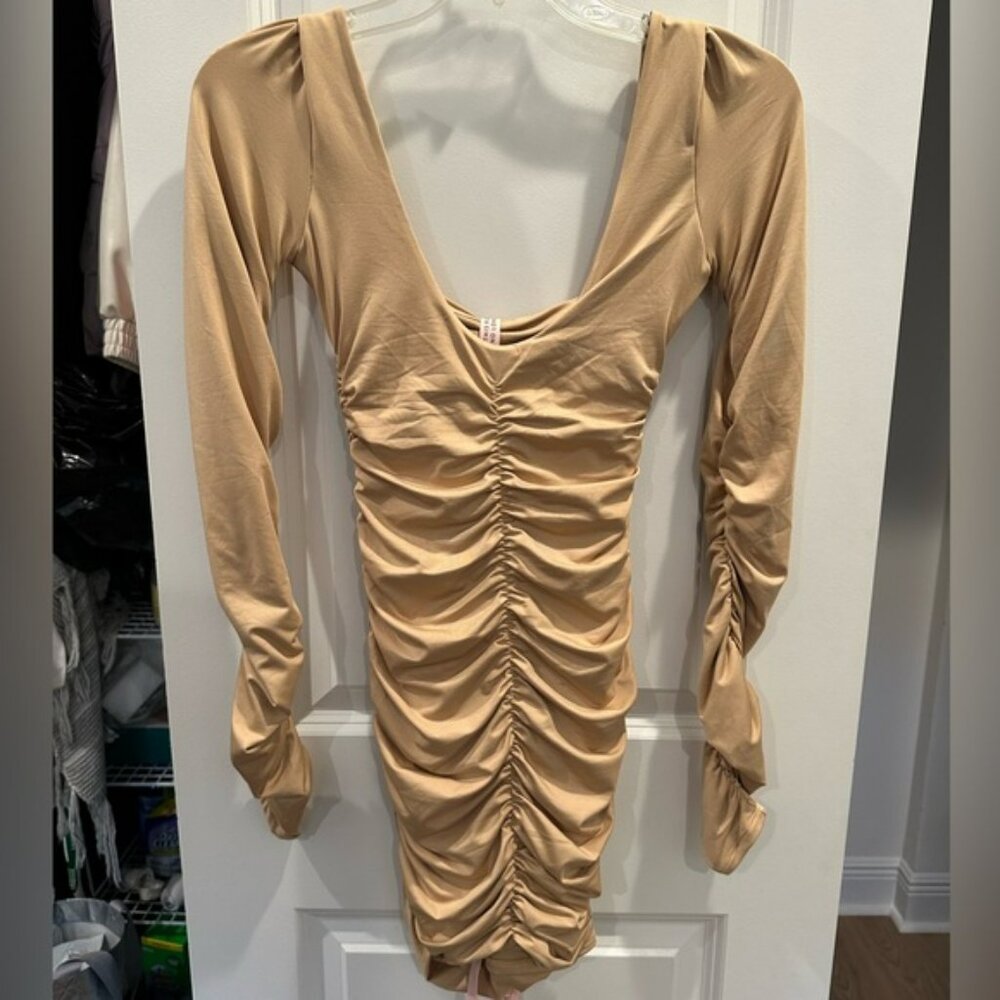 💕NWT❣️Oh Polly FLATTER ME LONG SLEEVE RUCHED MINI DRESS - Picture 4 of 5